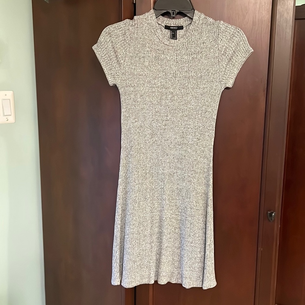 Forever 21 Gray Ribbed Short Sleeve Knit Dress